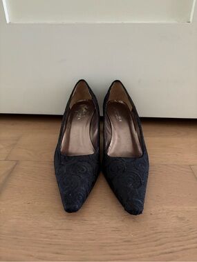 Vintage Black Embroidered Pointed Toe Pumps size 9.5